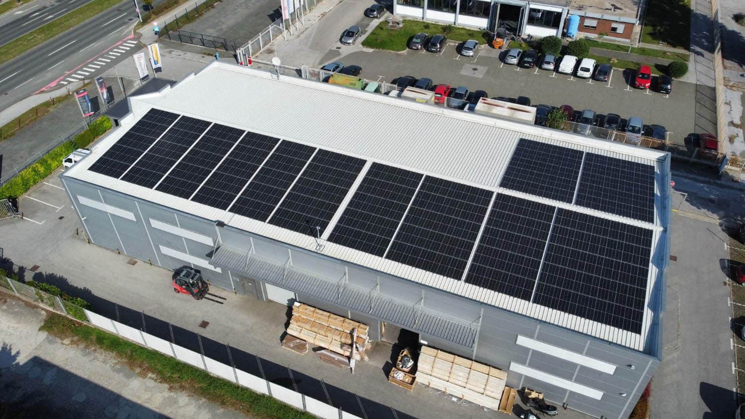 Pand met zonnepanelen op het dak