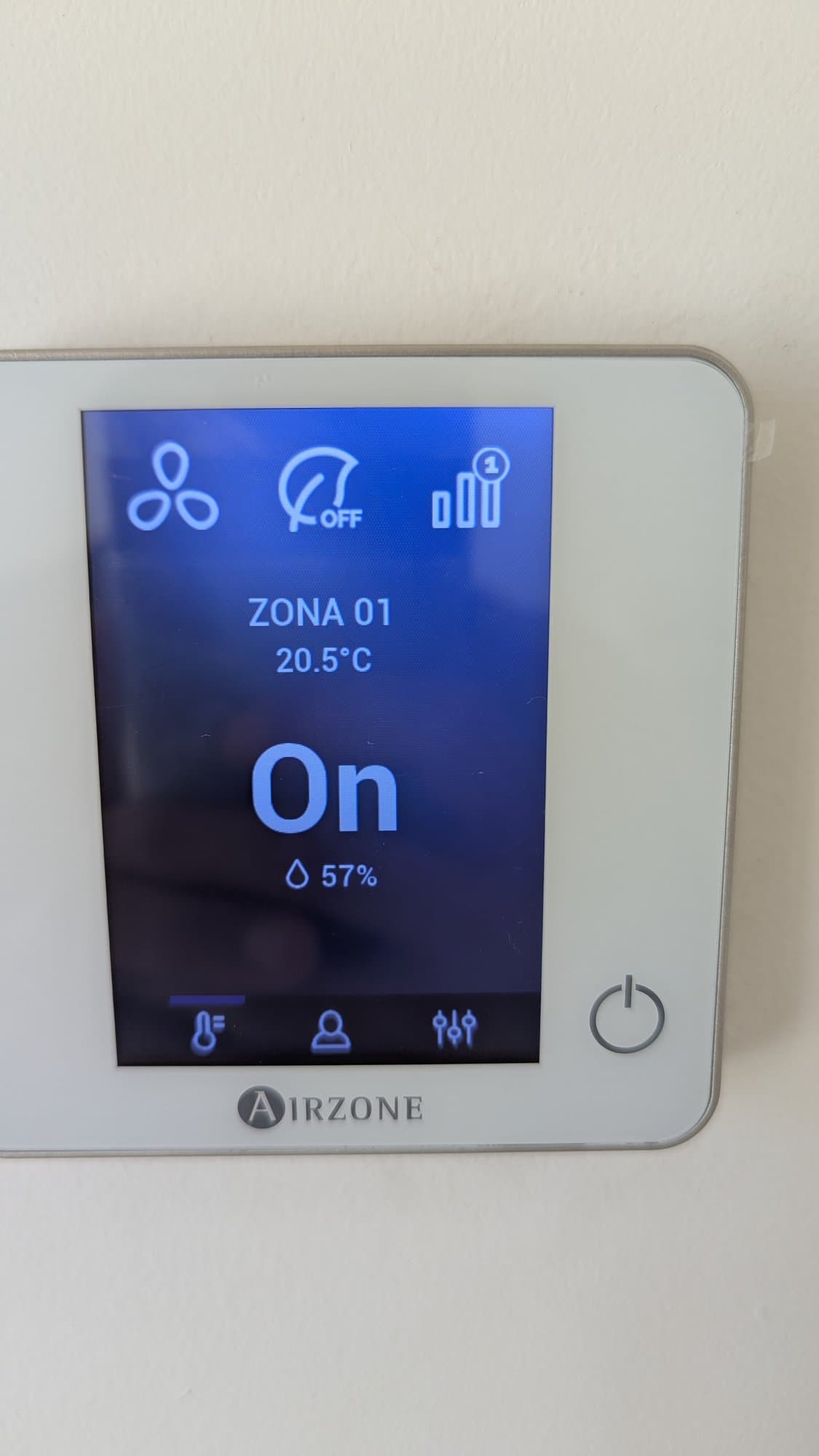Touchthermostaat van het zonesysteem met temperatuur en luchtvochtigheid.